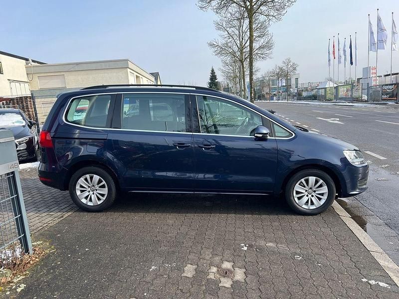 Gebraucht VW Sharan Comfortline 150 PS (110 kW) 2012 Blau Van / Kleinbus
