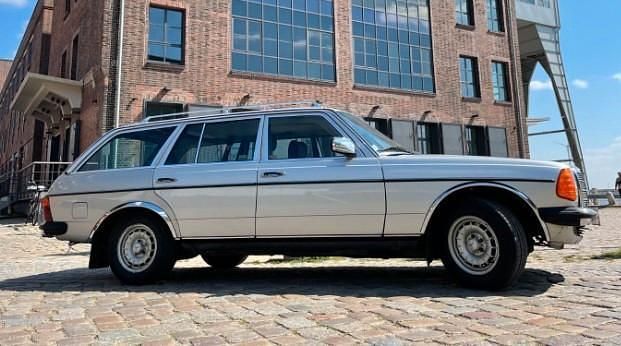 Gebraucht Mercedes 300 125 PS (91 kW) 1983 Silber Kombi