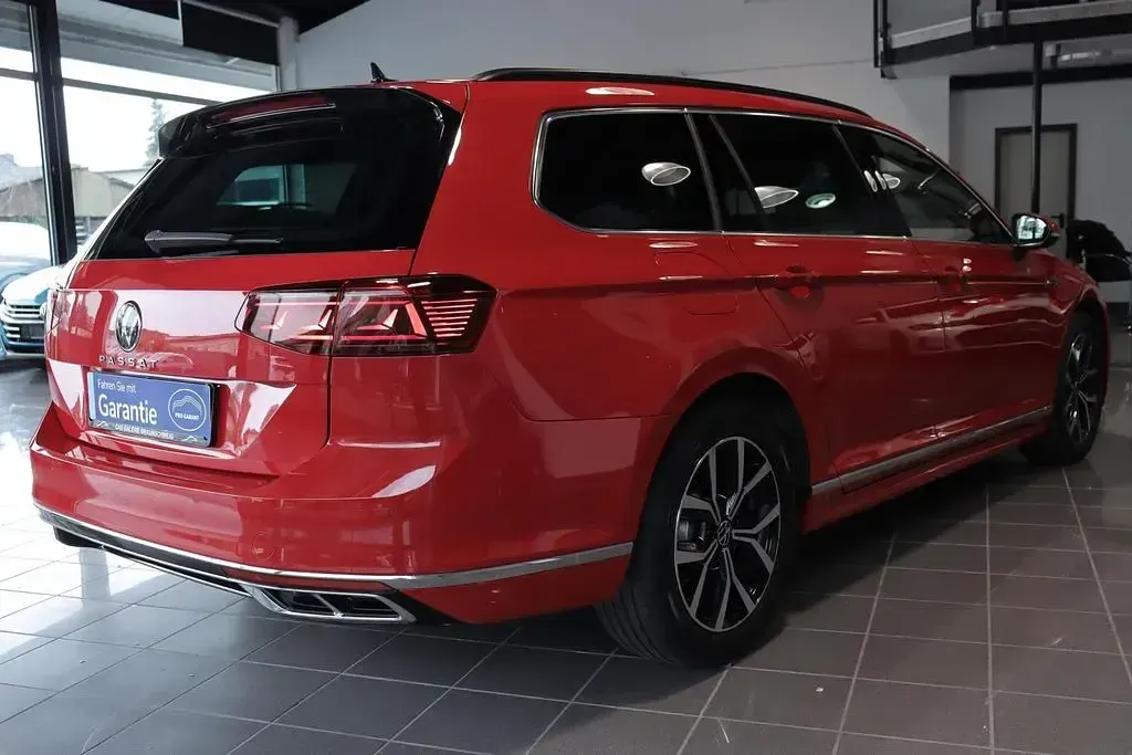 Gebraucht VW Passat Business 150 PS (110 kW) 2023 Tornadorot Kombi