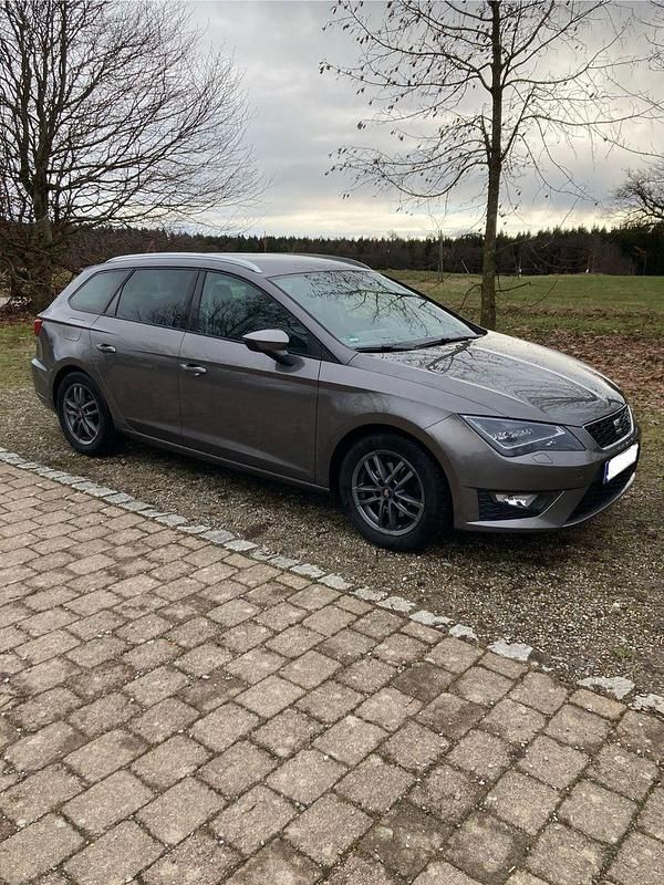 Grau Gebraucht 2014 Seat Leon ST FR Kombi | 9.390 € (Fairer Preis) - Bild 1/4