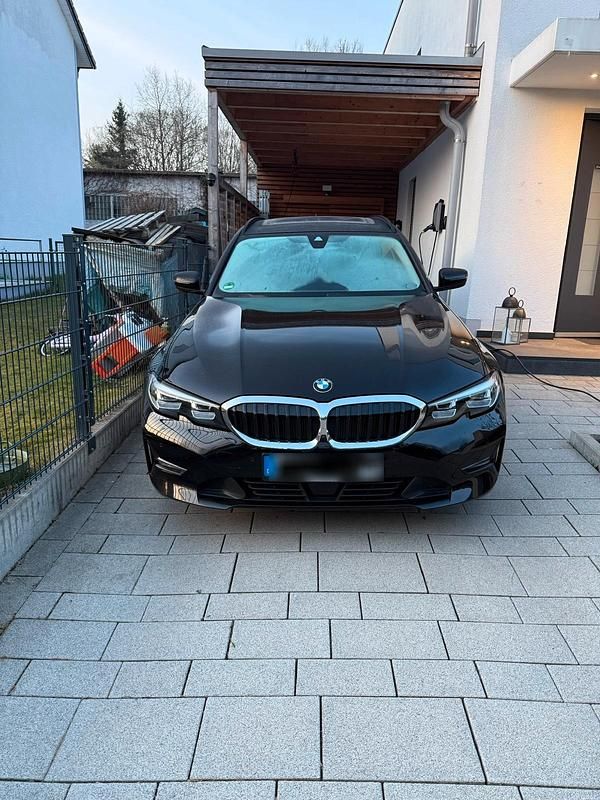 Gebraucht BMW 330e Advantage 292 PS (214 kW) 2021 Schwarz Kombi