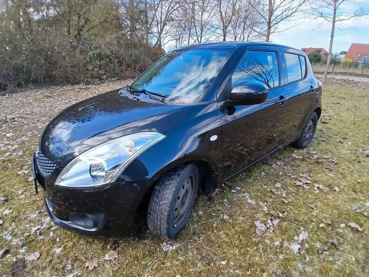 Gebraucht Suzuki Swift Club 94 PS (69 kW) 2011 Schwarz Kleinwagen
