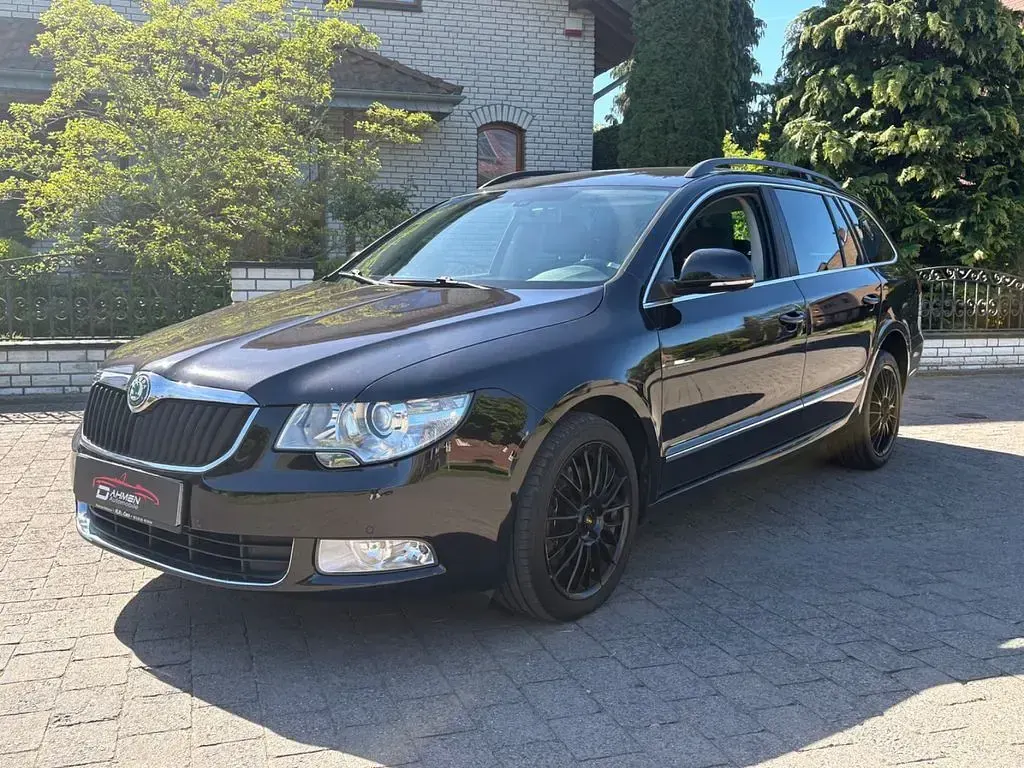 Używany Skoda Superb Elegance 170 KM (125 kW) 2012 Czarny Kombi