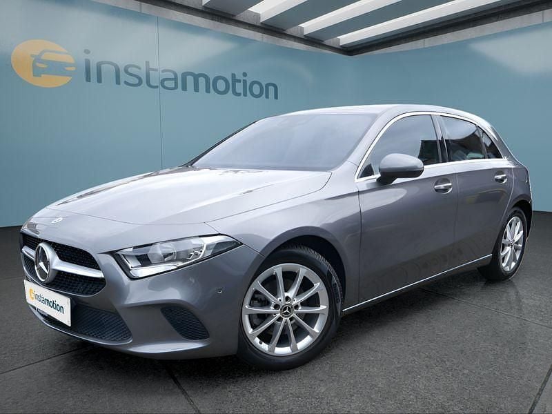 Grau Gebraucht 2021 Mercedes A180 Limousine | 25.299 € (Fairer Preis) - Bild 1/4