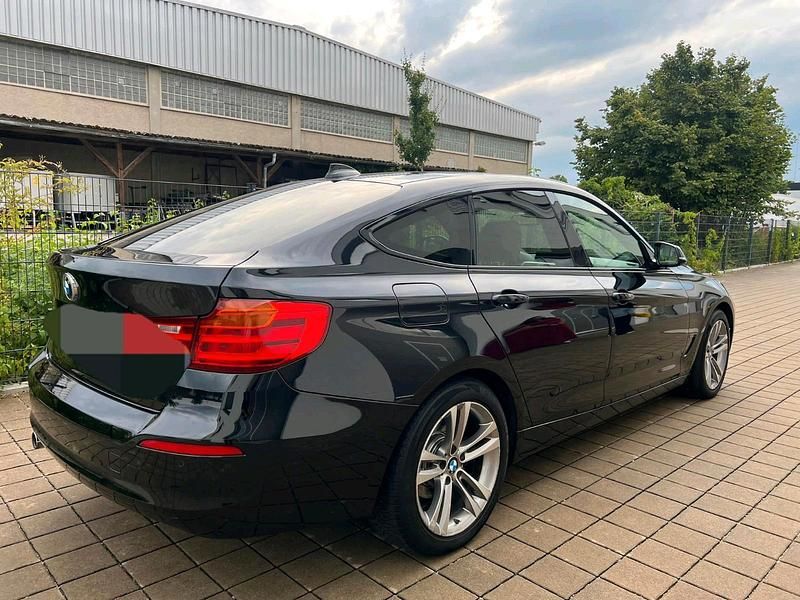Gebraucht BMW 318 Gran Turismo 143 PS (105 kW) 2013 Schwarz Limousine