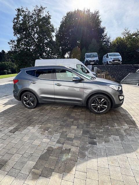 Grau Gebraucht 2015 Hyundai Santa Fe Premium SUV | 19.500 € (Fairer Preis) - Bild 1/4