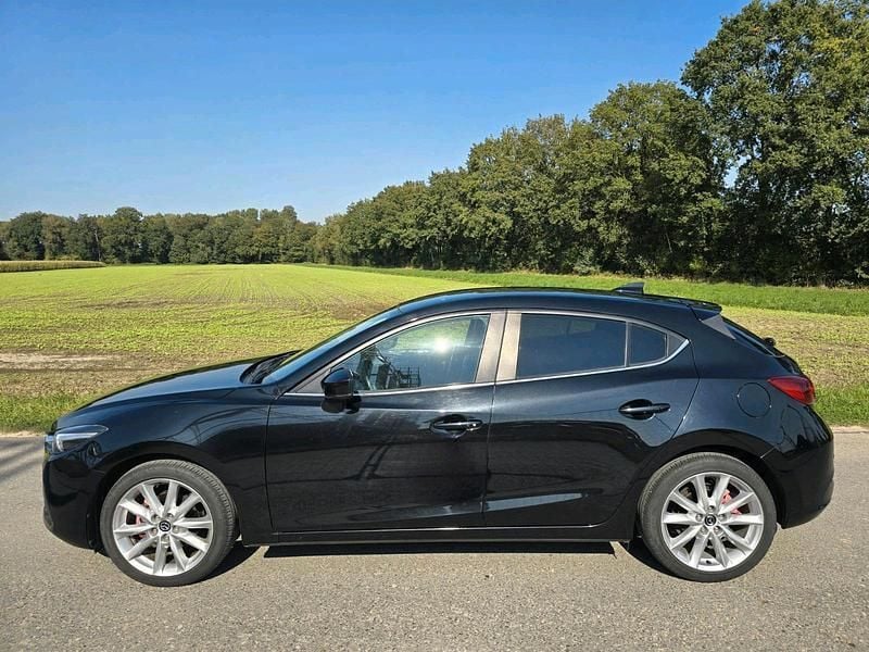 Schwarz Gebraucht 2017 Mazda 3 Kleinwagen | 13.900 € (Fairer Preis) - Bild 1/4