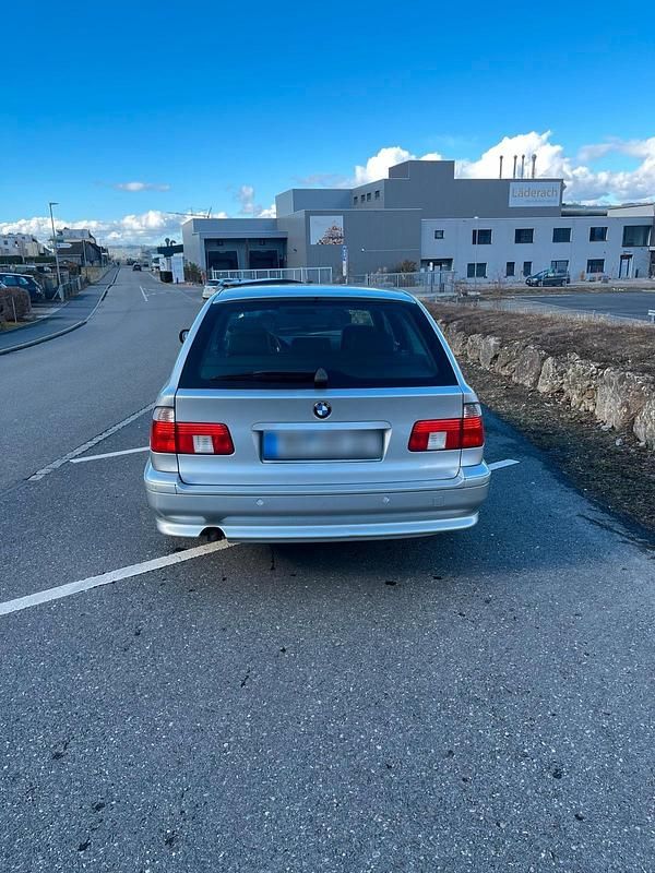 Gebraucht BMW 530 193 PS (141 kW) 2003 Silber Kombi