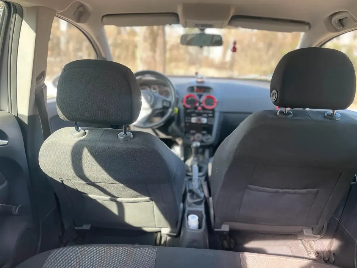 Gebraucht Opel Corsa 90 PS (66 kW) 2010 Silber Kleinwagen
