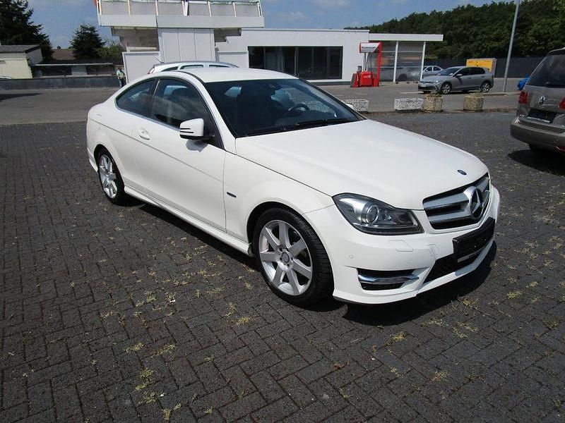 Gebraucht Mercedes C250 AMG 204 PS (150 kW) 2012 Weiß Coupé