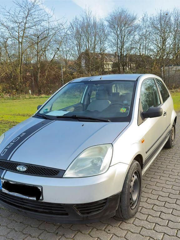 Silber Gebraucht 2003 Ford Fiesta Viva Limousine | 900 € (Fairer Preis) - Bild 1/4
