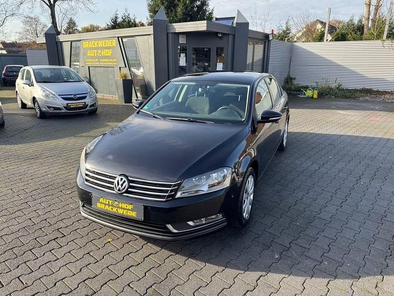 Schwarz Gebraucht 2011 VW Passat Trendline Limousine | 7.550 € (Fairer Preis) - Bild 1/4