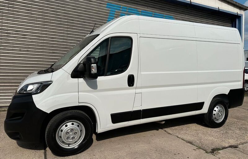 Weiß Gebraucht 2023 Peugeot Boxer Van | 24.590 € (Fairer Preis) - Bild 1/4
