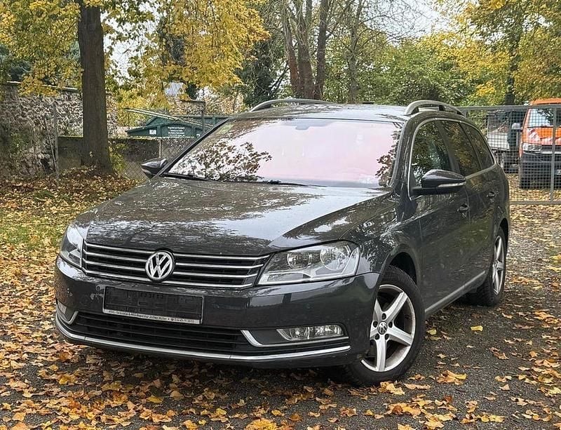 Grau Gebraucht 2014 VW Passat Comfortline Kombi | 5.499 € (Superpreis) - Bild 1/4