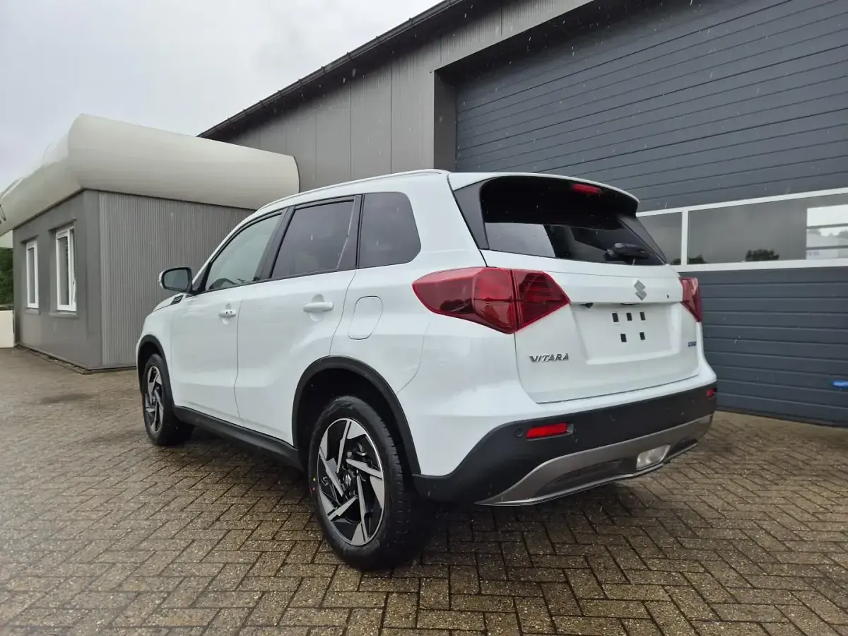 Neu Suzuki Vitara Comfort+ 110 PS (80 kW) 2026 Savannah ivory metallic SUV