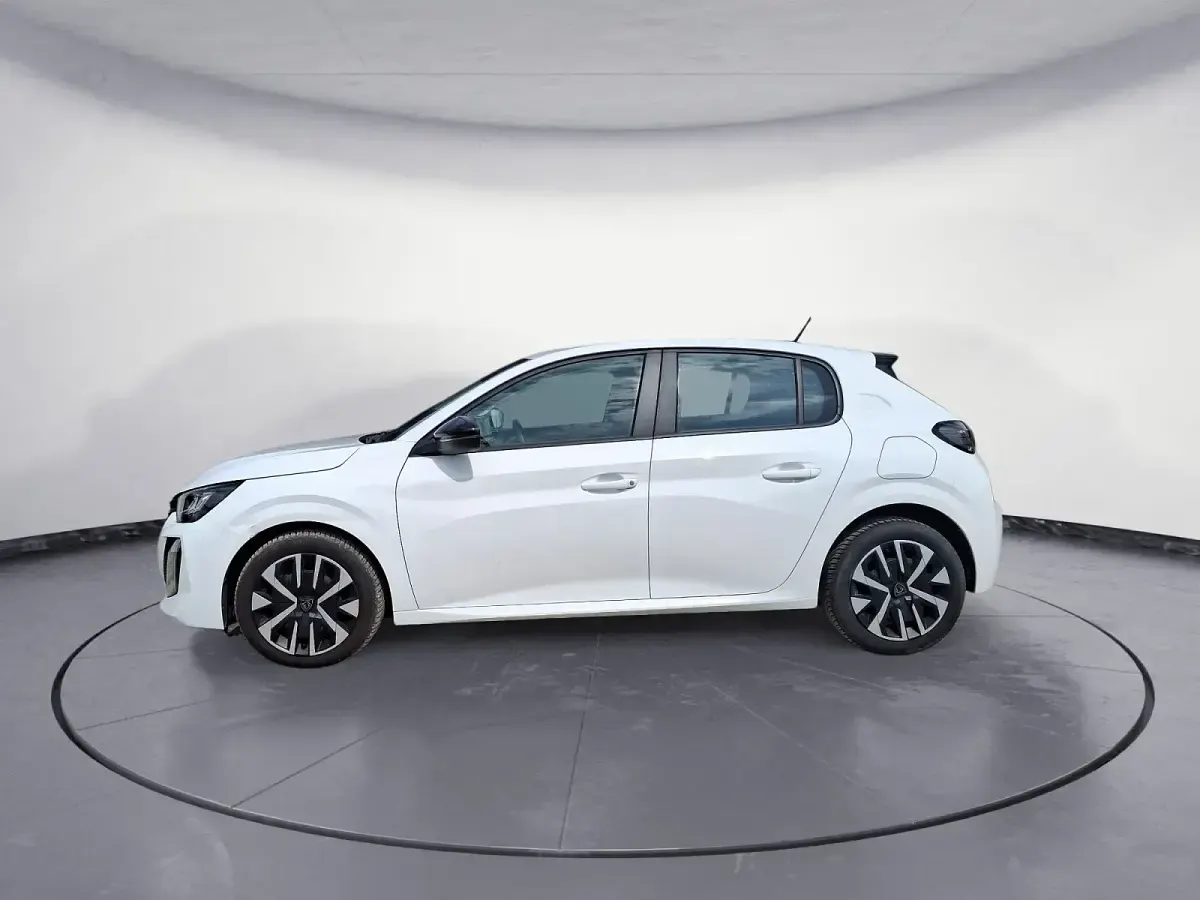 Gebraucht Peugeot 208 Active 101 PS (74 kW) 2024 Kleinwagen