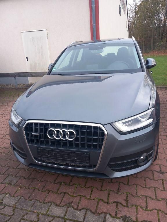 Grau Gebraucht 2012 Audi Q3 Sport SUV | 9.750 € (Fairer Preis) - Bild 1/4