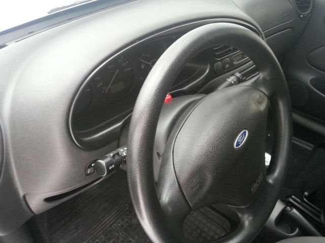 Gebraucht Ford Fiesta 94 PS (69 kW) 2002 Silber Kleinwagen