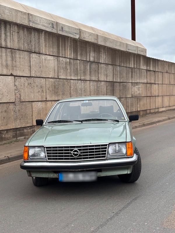 Grün Gebraucht 1978 Opel Senator Limousine | 12.950 € - Bild 1/4
