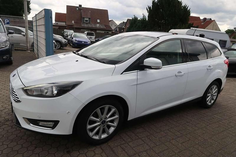 Gebraucht Ford Focus Titanium 125 PS (91 kW) 2017 Frostweiß Kombi