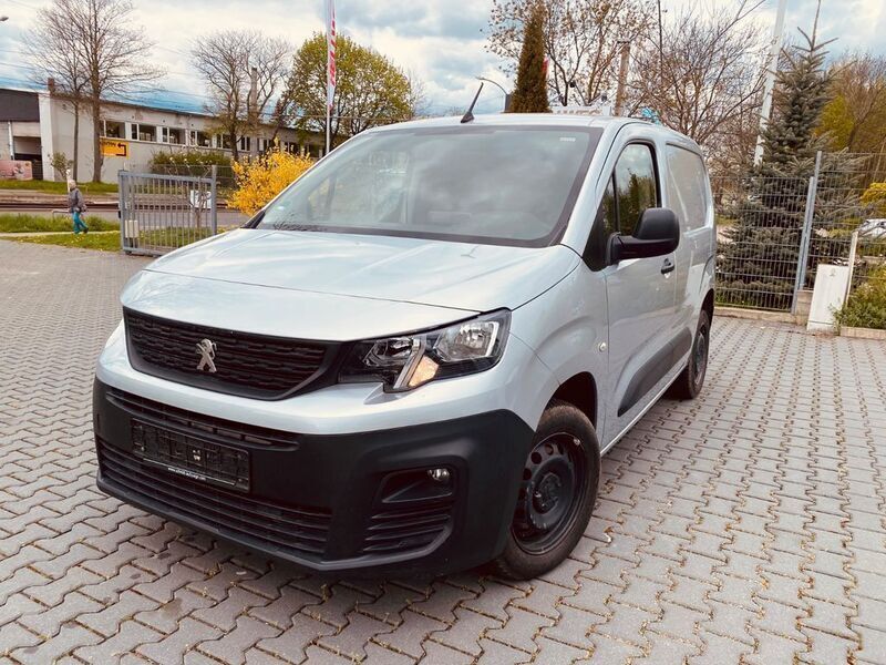 Grau Gebraucht 2020 Peugeot Partner Premium Van / Kleinbus | 11.400 € (Superpreis) - Bild 1/4