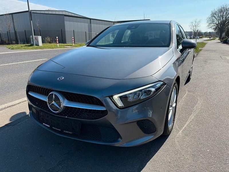 Grau Gebraucht 2018 Mercedes A200 Limousine | 20.490 € (Fairer Preis) - Bild 1/4
