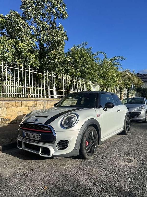 Grau Gebraucht 2016 Mini John Cooper Works Kleinwagen | 18.000 € (Fairer Preis) - Bild 1/4