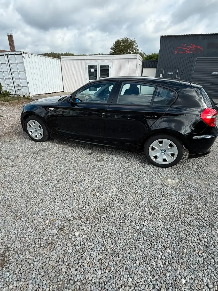 Gebraucht BMW 116 122 PS (89 kW) 2008 Schwarz Kleinwagen