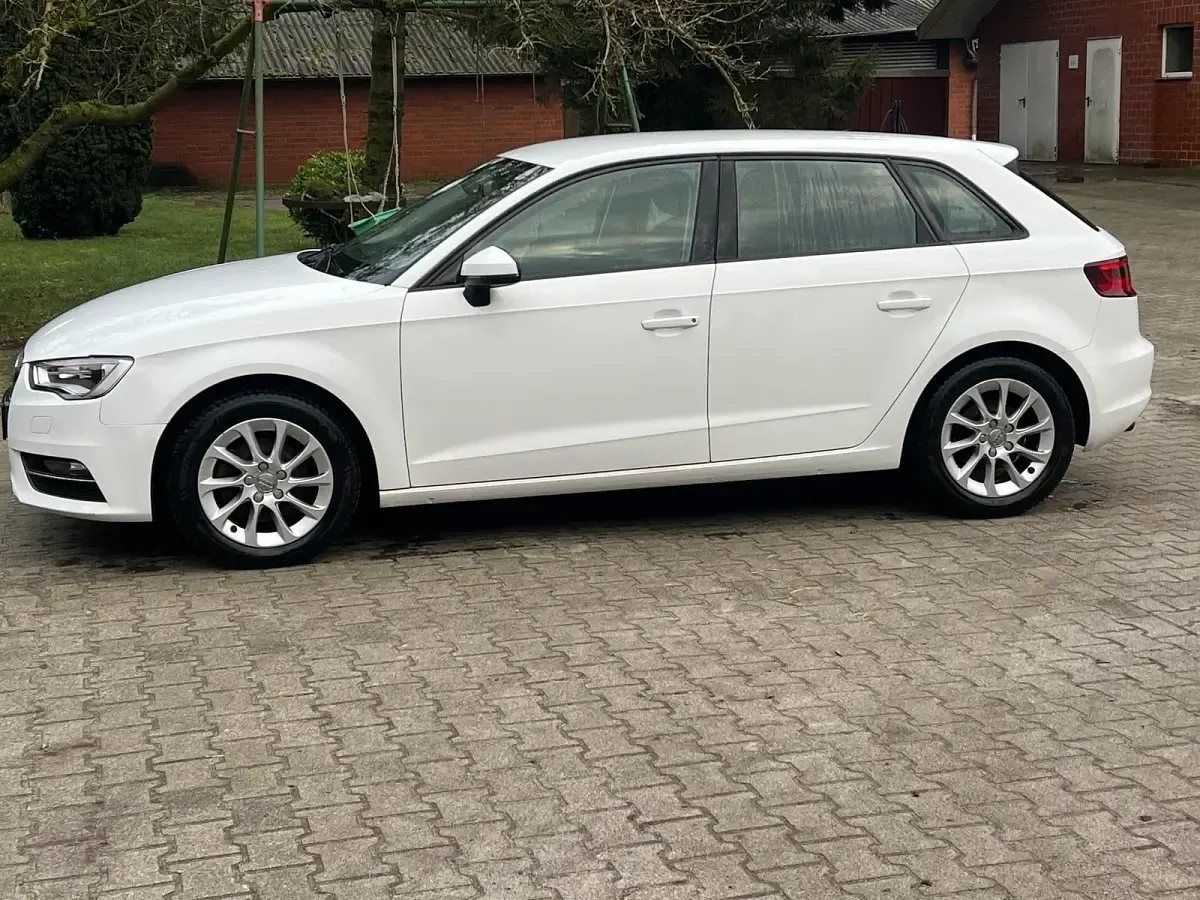 Gebraucht Audi A3 Attraction 150 PS (110 kW) 2015 Weiß Limousine