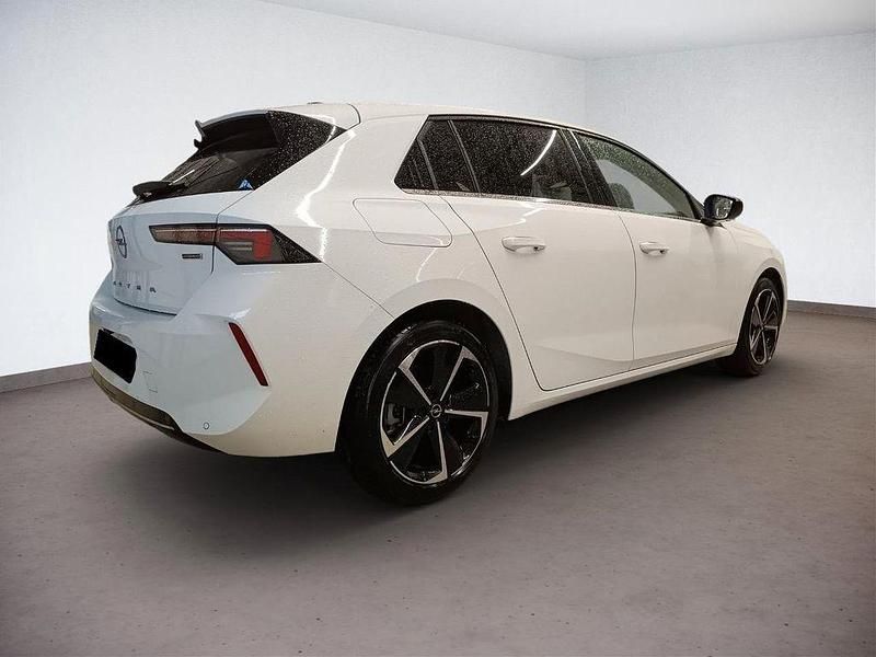 Gebraucht Opel Astra Elegance 181 PS (133 kW) 2022 Premium "white jade" Limousine