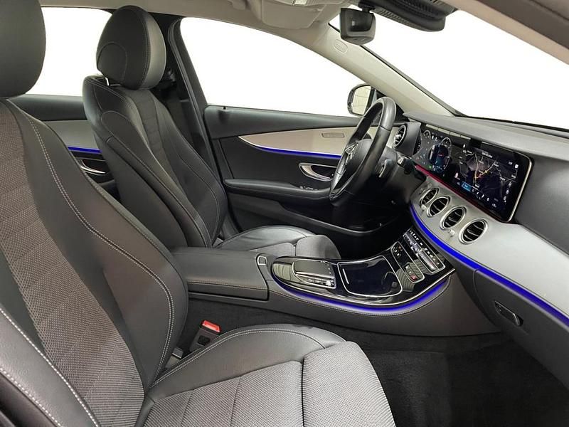 Gebraucht Mercedes E220 Avantgarde 200 PS (147 kW) 2022 Metalliclack hightechsilber Kombi