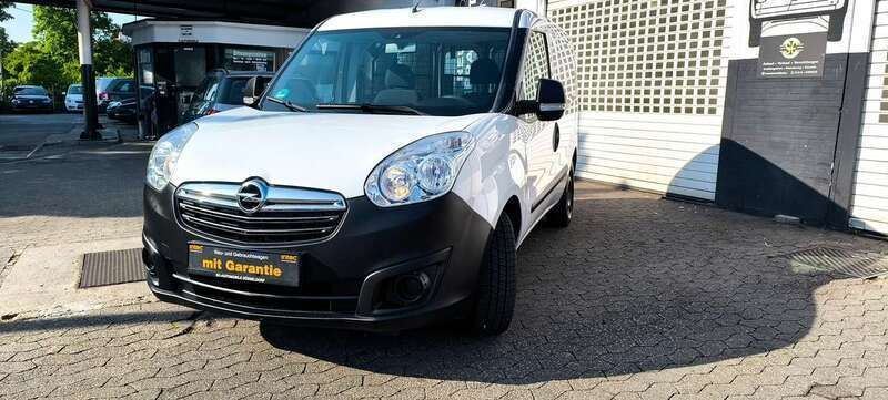 Polar white Gebraucht 2017 Opel Combo Van / Kleinbus | 6.295 € (Superpreis) - Bild 1/4
