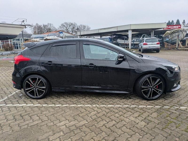 Gebraucht Ford Focus Sport 185 PS (136 kW) 2017 Schwarz Limousine
