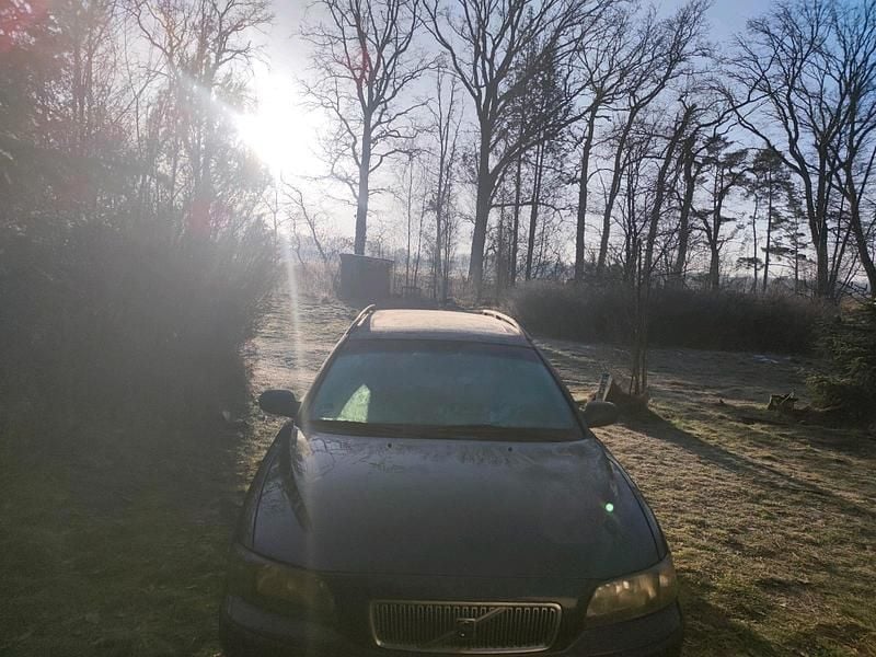 Schwarz Gebraucht 2000 Volvo V70 Kombi | 2.400 € (Etwas zu teuer) - Bild 1/4