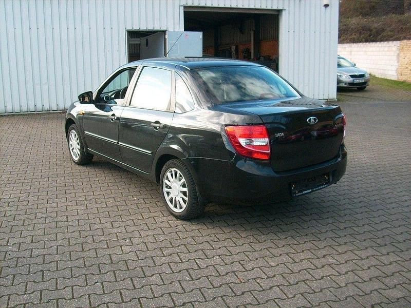 Second-hand Lada Granta 98 CP (72 kW) 2016 Negru Berlinǎ