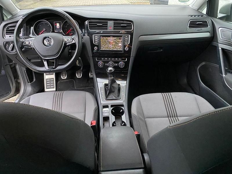 Gebraucht VW Golf VII Allstar 150 PS (110 kW) 2016 Tungsten silver Kombi