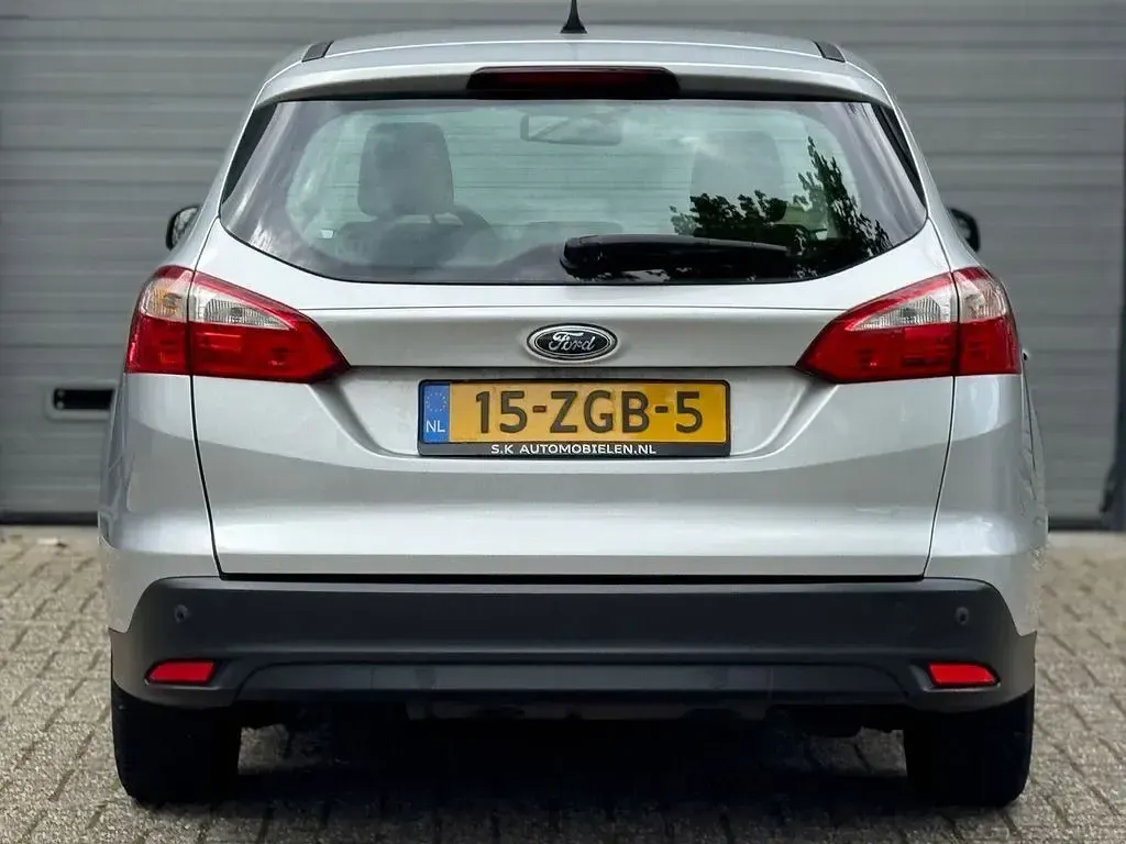 Używany Ford Focus Titanium 105 KM (77 kW) 2012 Szary Kombi