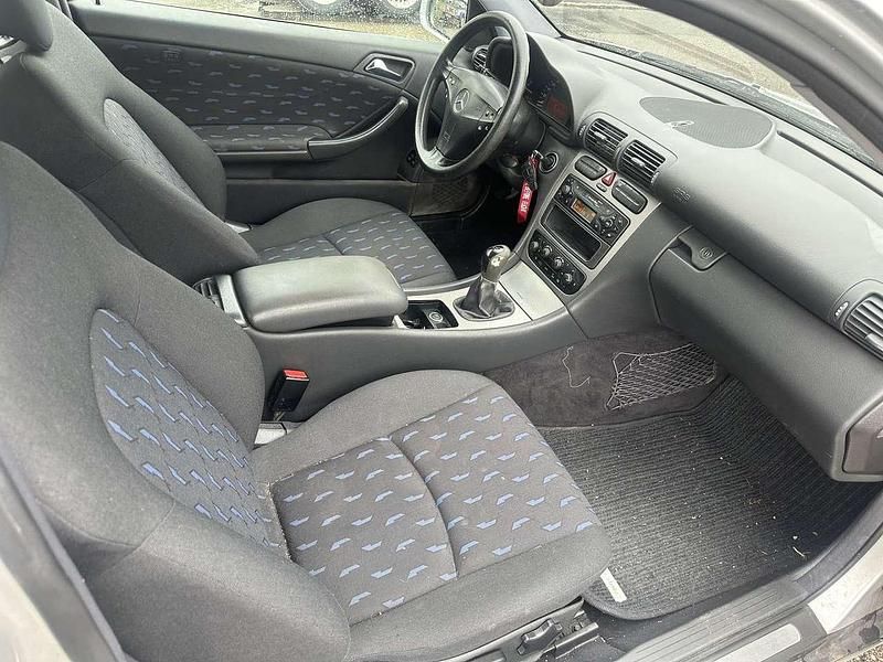 Gebraucht Mercedes C180 129 PS (94 kW) 2001 Silber Coupé