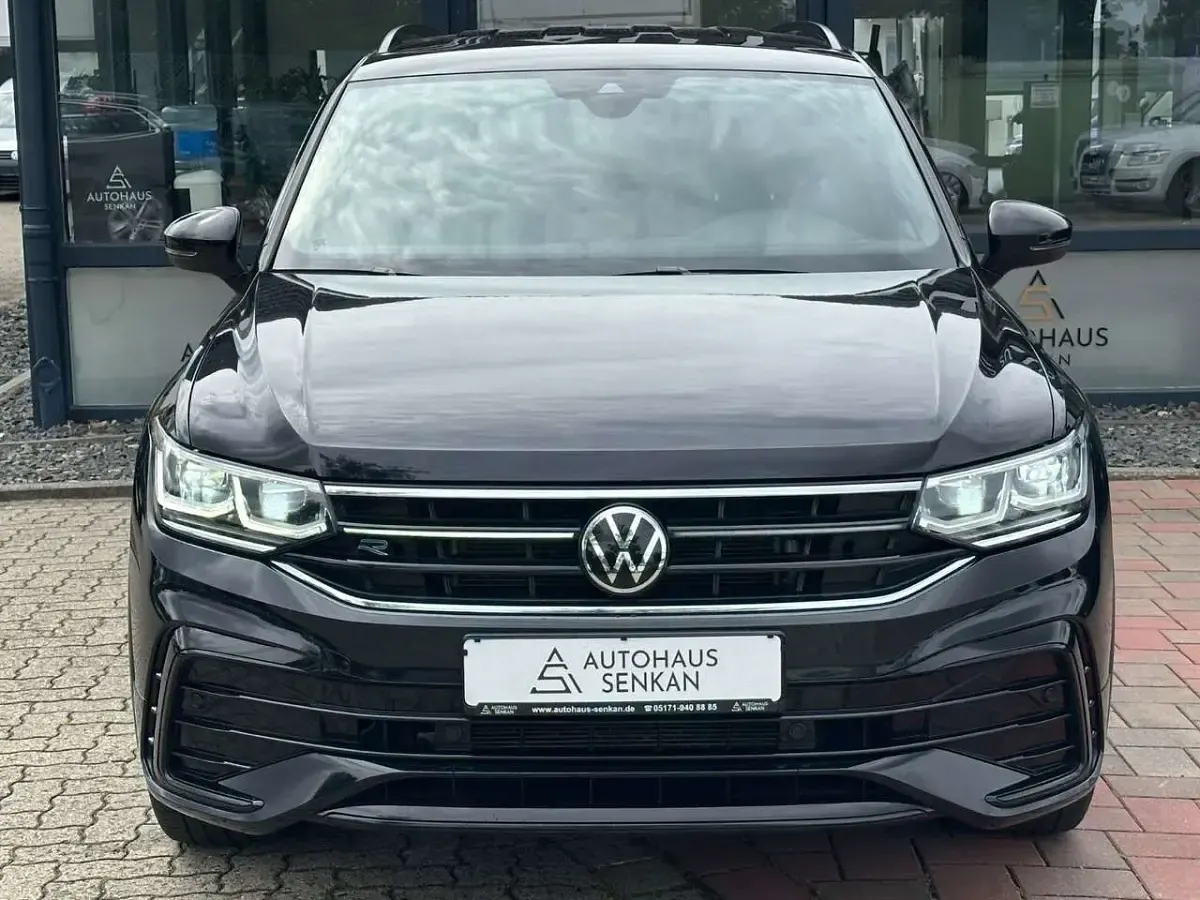 Gebraucht VW Tiguan Allspace R-line 150 PS (110 kW) 2023 Schwarz SUV