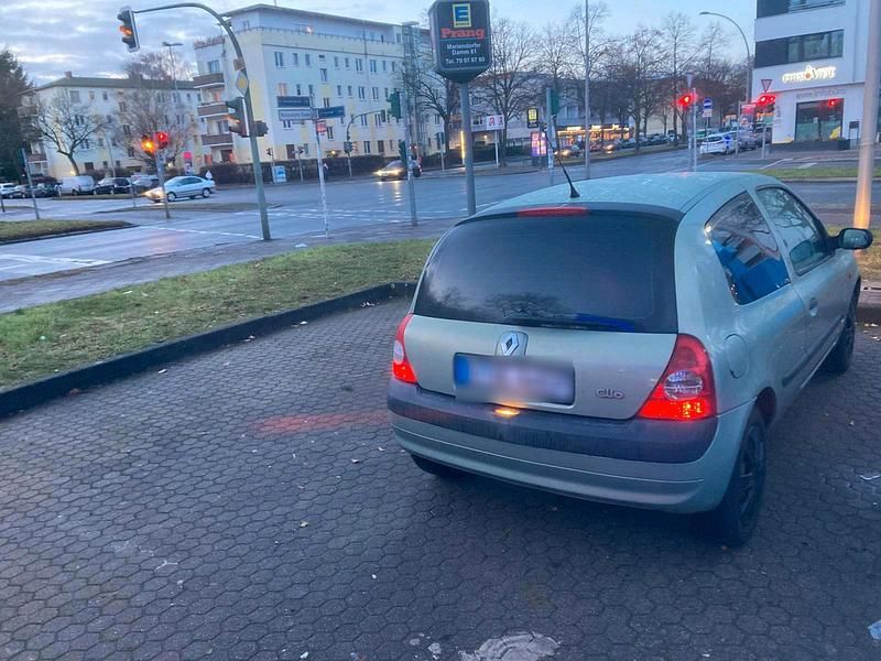 Andere farben Gebraucht 2001 Renault Clio II Kleinwagen | 1.111 € - Bild 1/4