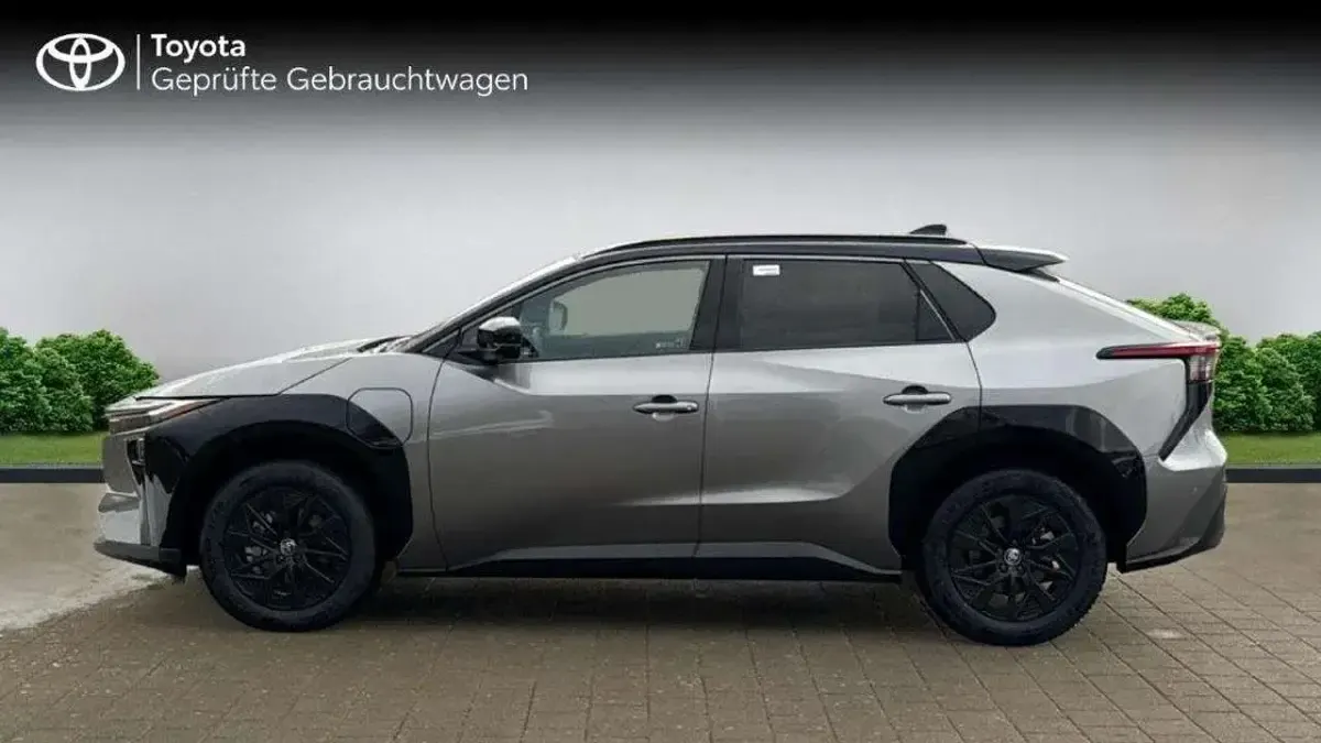 Neu Toyota bZ4X Lounge 252 kW (343 PS) 2026 Precious metal/ attitude black SUV