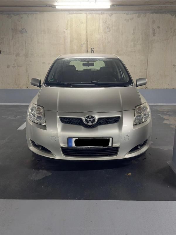Gebraucht Toyota Auris 100 PS (73 kW) 2009 Grau Kleinwagen