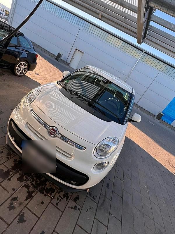 Weiß Gebraucht 2016 Fiat 500L Van / Kleinbus | 8.999 € (Fairer Preis) - Bild 1/4