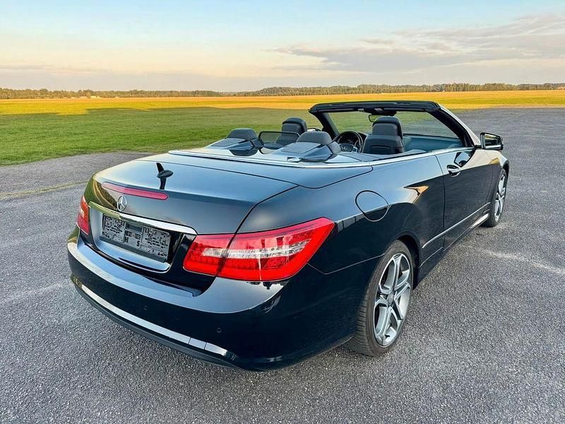 Gebraucht Mercedes E250 204 PS (150 kW) 2012 Schwarz Cabrio