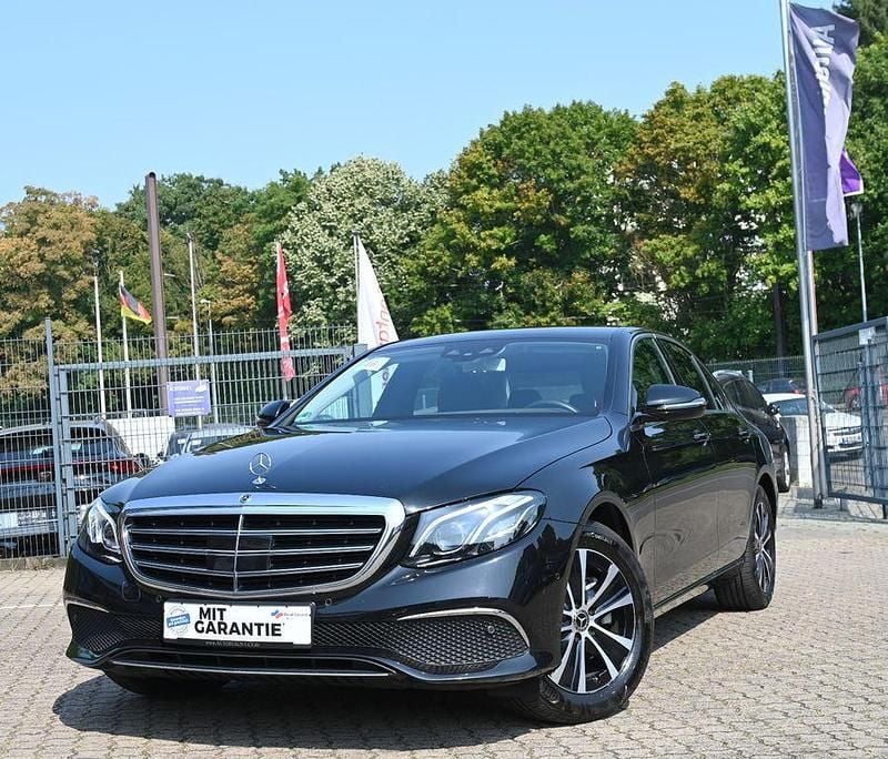 Schwarz Gebraucht 2019 Mercedes E200 Exclusive Limousine | 27.489 € (Superpreis) - Bild 1/4