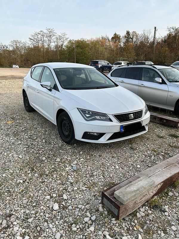 Weiß Gebraucht 2019 Seat Leon Limousine | 10.650 € (Guter Preis) - Bild 1/4