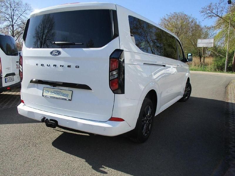 Gebraucht Ford Tourneo Titanium 136 PS (100 kW) 2025 Weiß Van / Kleinbus