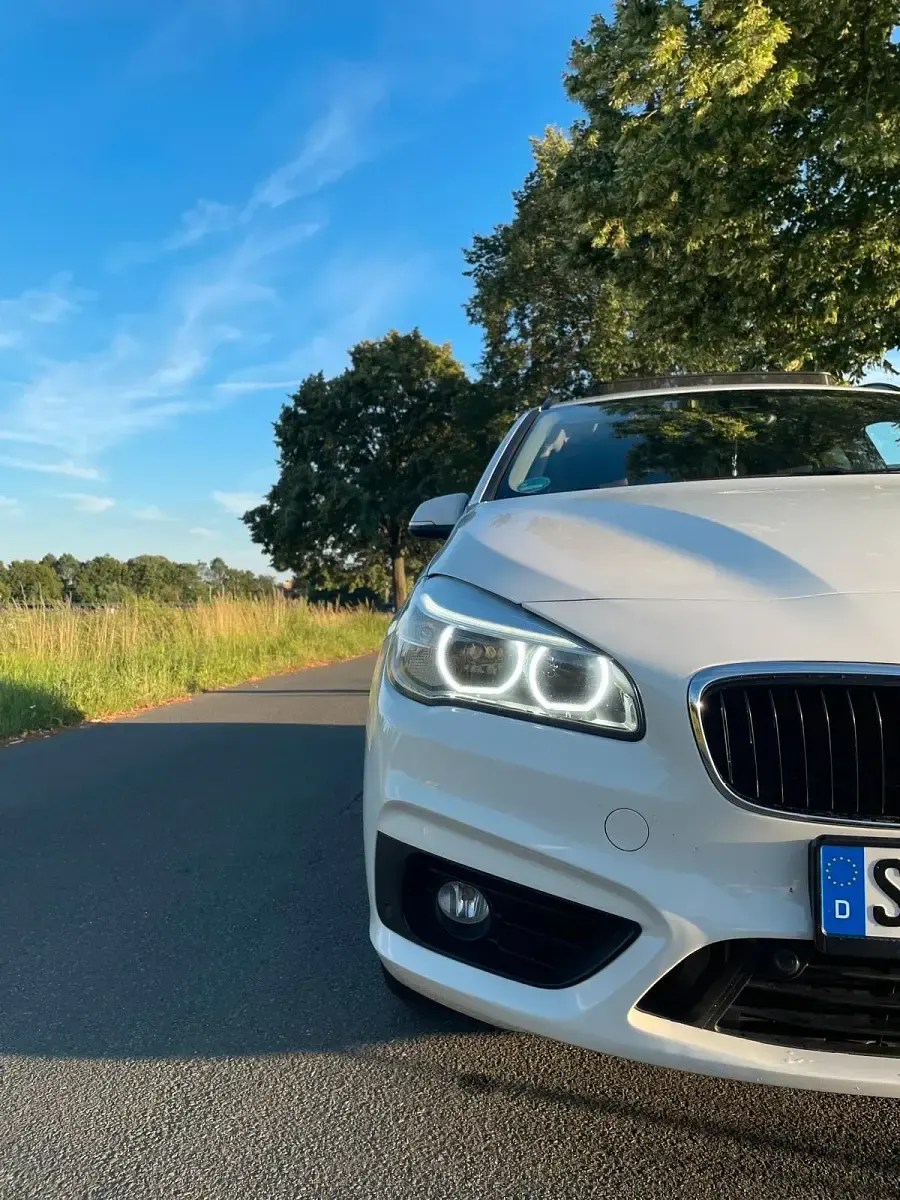 Gebraucht BMW 220 Advantage 190 PS (139 kW) 2016 Weiß Van / Kleinbus