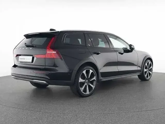 Gebraucht Volvo V60 CC 145 PS (106 kW) 2023 Kombi