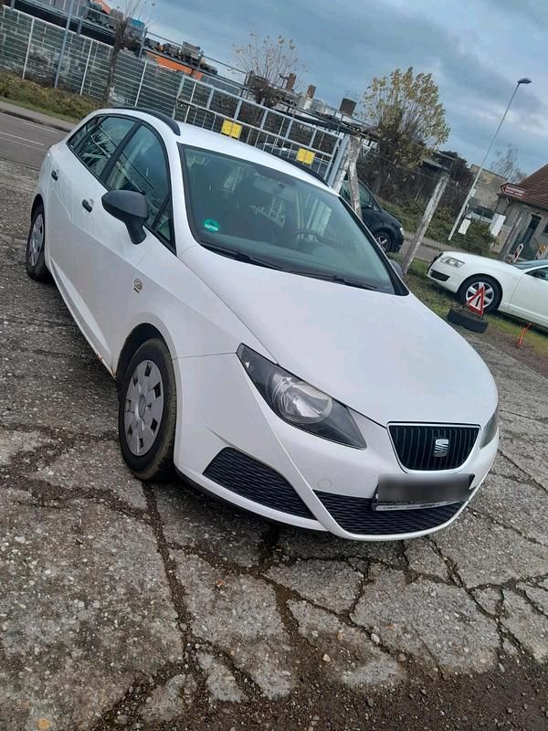 Weiß Gebraucht 2011 Seat Ibiza ST Kombi | 1.799 € (Fairer Preis) - Bild 1/4